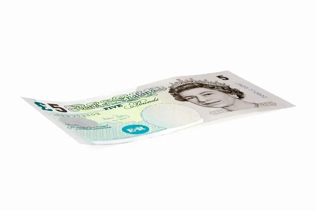 five, pound, ponds, note, notes, money, fiver, bank, saving, save, currency, pound, fiver, fiver, fiver, fiver, fiver. Substack vs beehiiv vs Ghost for paid UK newsletters: GBP pricing, VAT, data residency and payouts